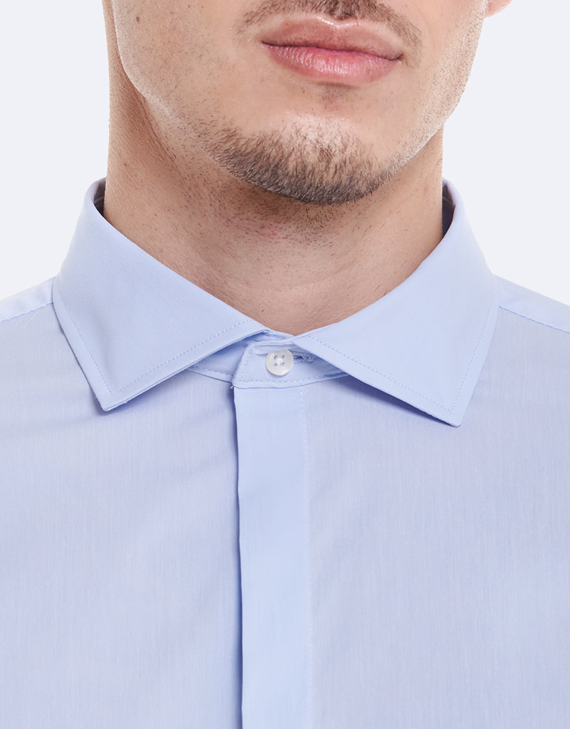 Camisa de licra com carcela oculta.