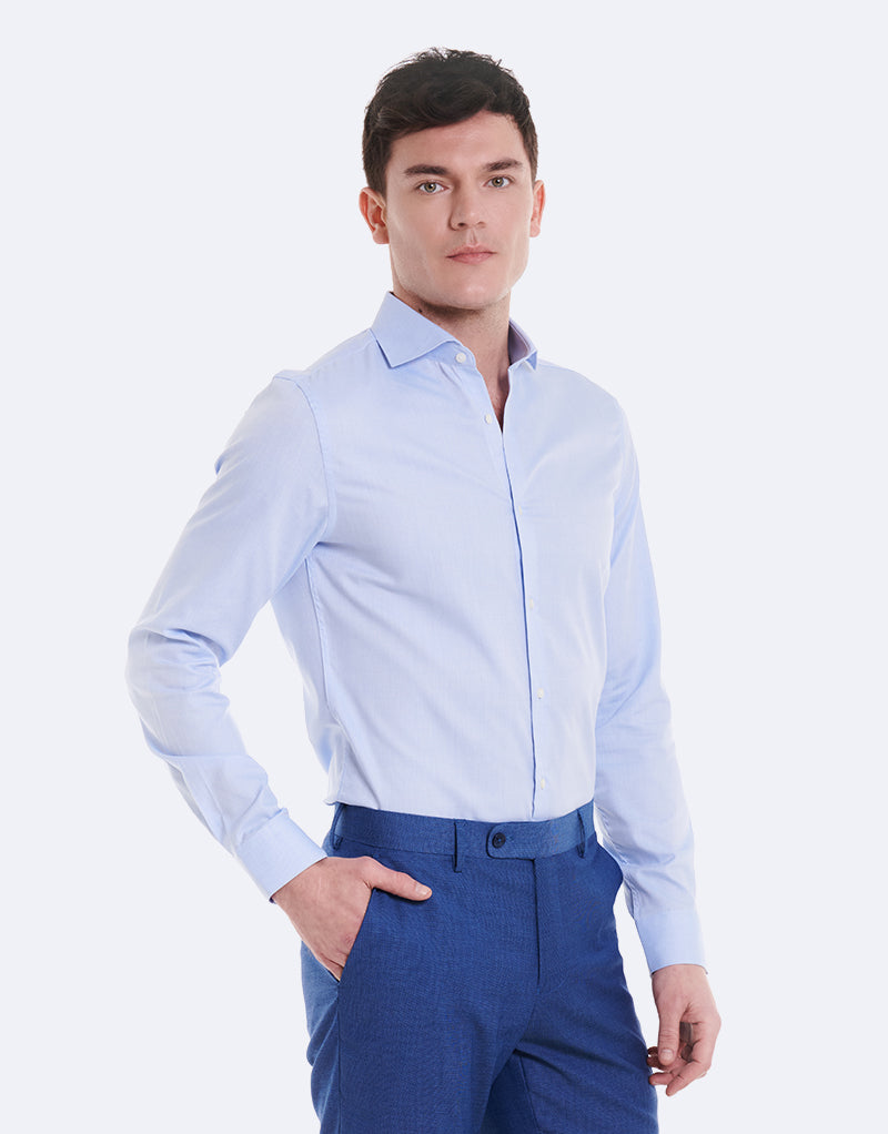 CAMISA COM ESTRUTURA DE GOLA ITALIANA