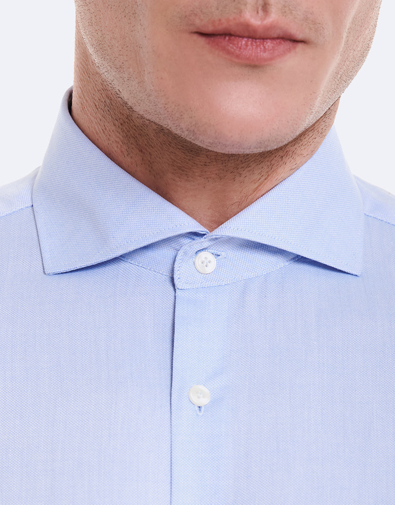 CAMISA COM ESTRUTURA DE GOLA ITALIANA