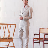 Calças de ganga de alfaiataria com fivelas e corte afunilado.