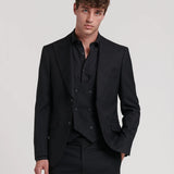 Fato americano com lapela ajustada.