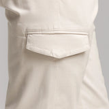 Calça chino premium com bolsos