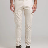 Calça chino premium com bolsos