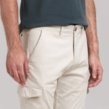 Calça chino premium com bolsos