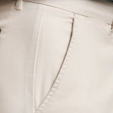 Calça chino premium com bolsos