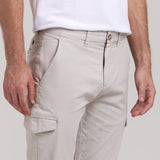 Calça chino premium com bolsos