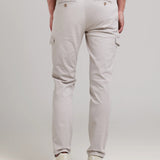 Calça chino premium com bolsos