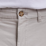 Calça chino premium com bolsos
