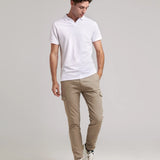 Calça chino premium com bolsos