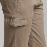 Calça chino premium com bolsos
