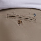 Calça chino premium com bolsos