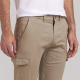 Calça chino premium com bolsos