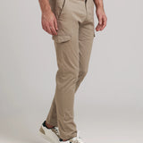 Calça chino premium com bolsos