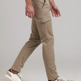Calça chino premium com bolsos