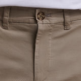 Calça chino premium com bolsos