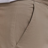 Calça chino premium com bolsos