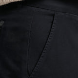 Calça chino premium com bolsos
