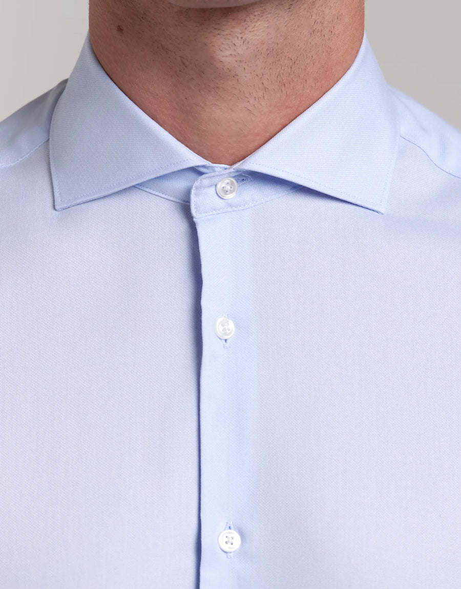 Camisa slim fit com gola estruturada italiana