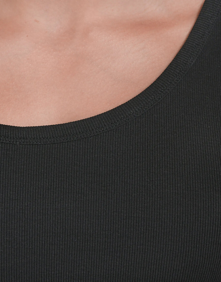 CAMISETA SIN MANGAS LISA