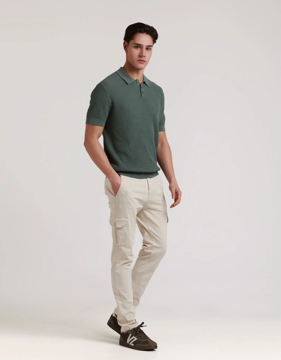 Polo de malha com tranças