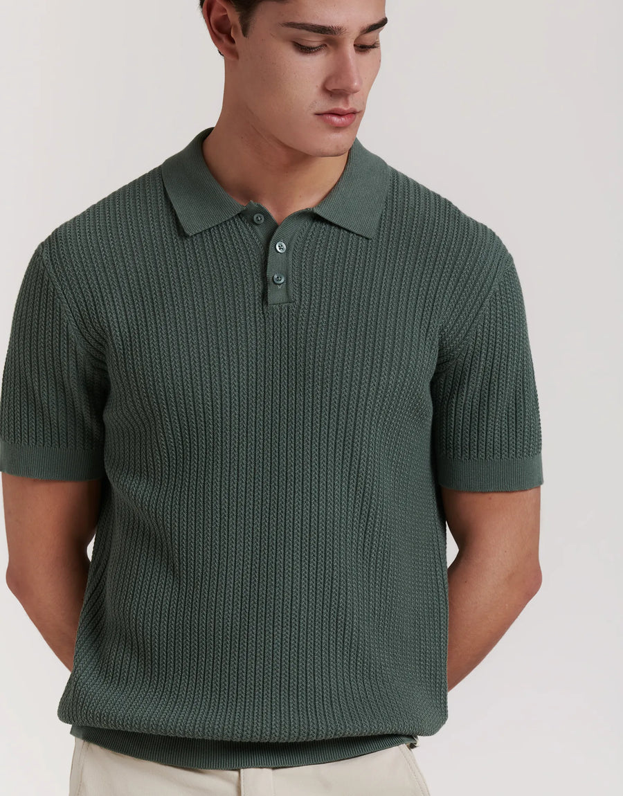 Polo de malha com tranças
