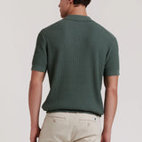 Polo de malha com tranças